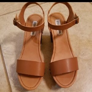 **NIB** Steve Madden Lifted Cognac Heels